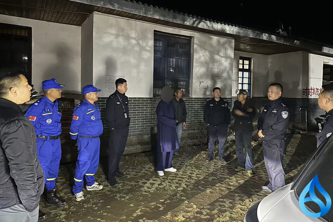 罗田公安助力多名老人回家