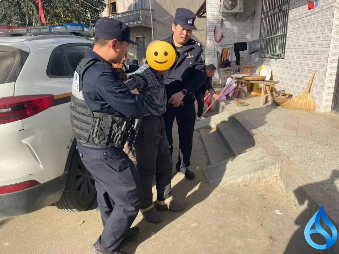 团风民警紧急搜救八旬老人