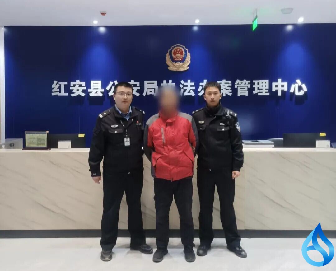 红安警方现场擒获 “偷鸡贼”