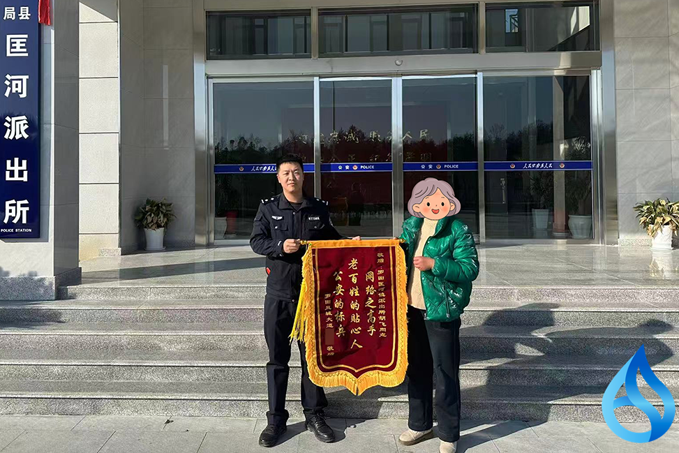 罗田民警暖心护老