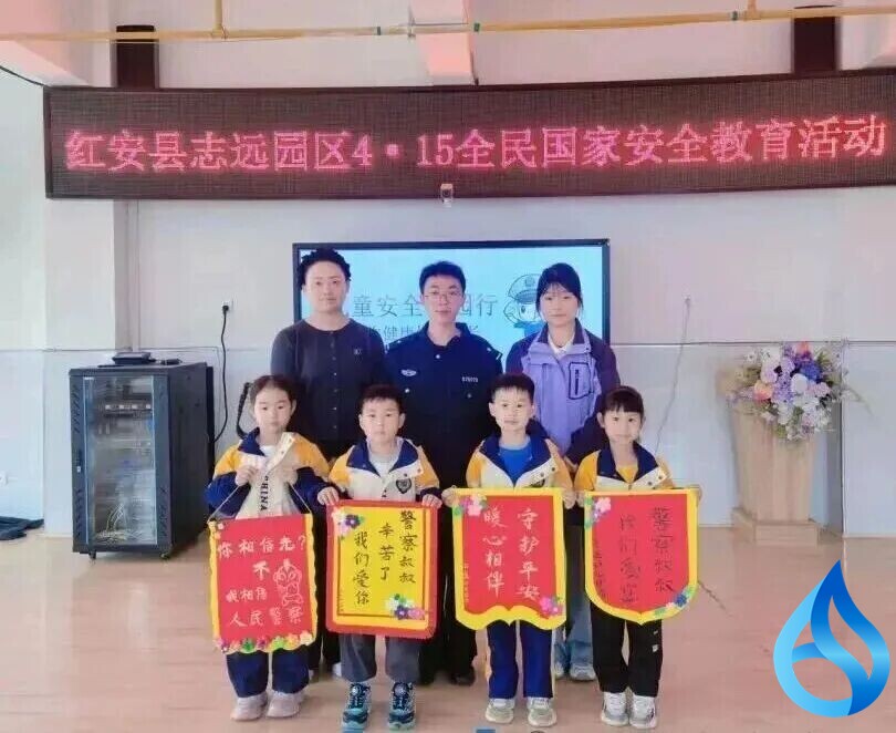 红安孩童身边的守护之光