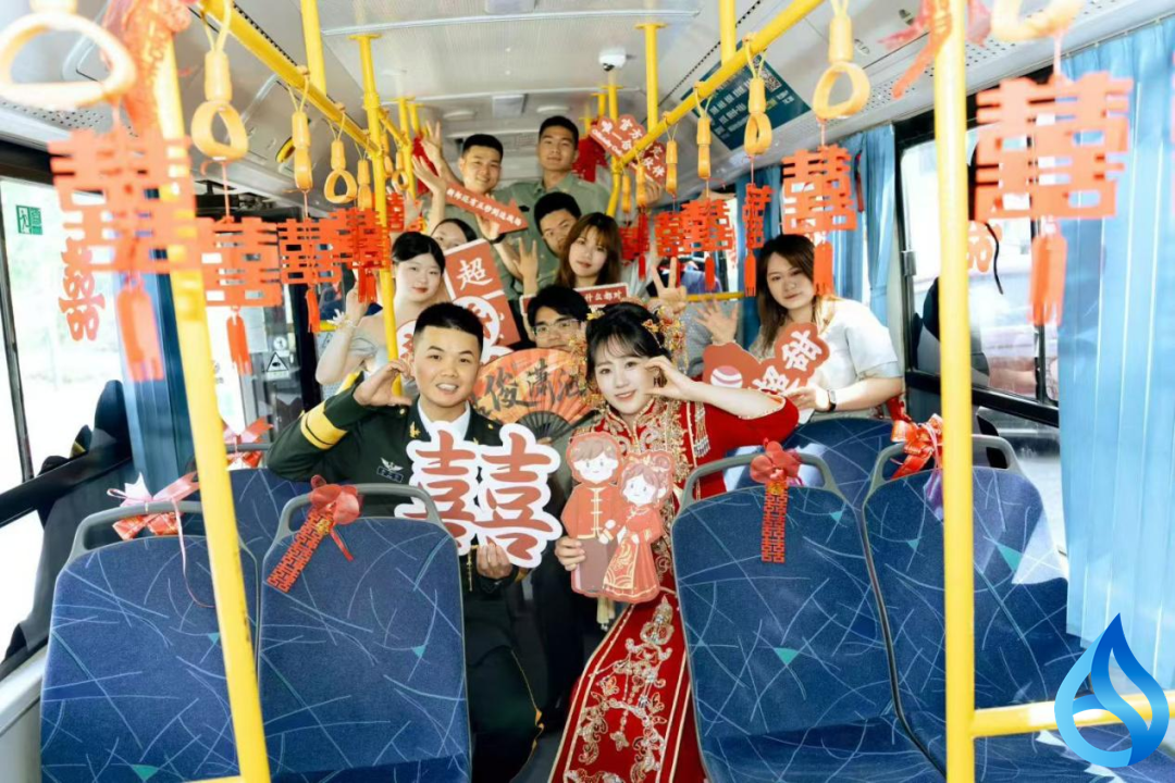 蕲春公交婚车传递新风尚